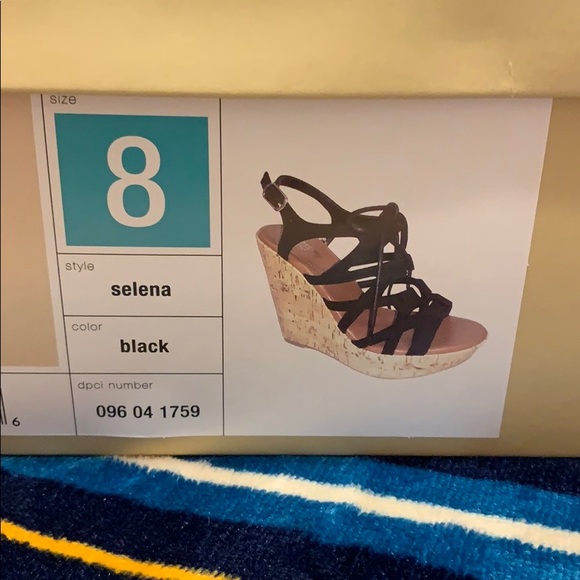 Size 8 wedges - Picture 2 of 6